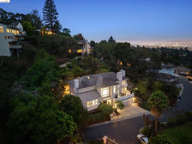 6036 Mazuela Dr, Oakland, CA 94611