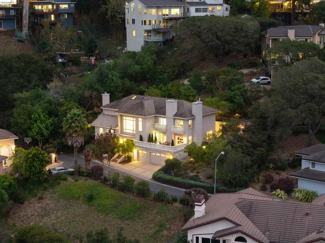 6036 Mazuela Dr, Oakland, CA 94611