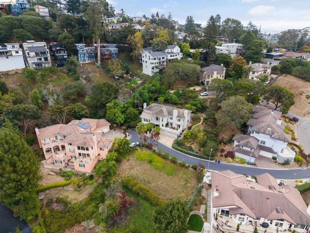 6036 Mazuela Dr, Oakland, CA 94611