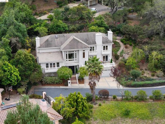 6036 Mazuela Dr, Oakland, CA 94611