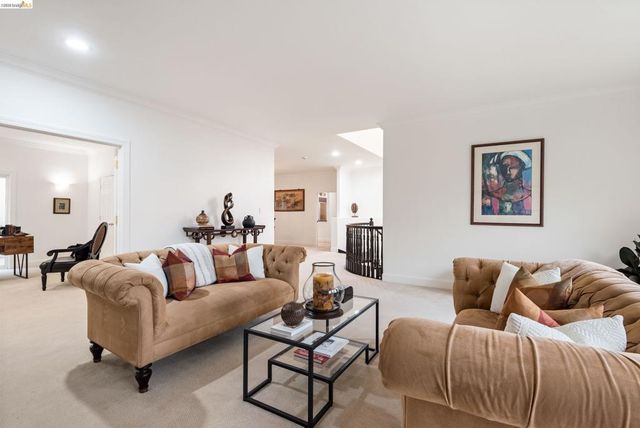 6036 Mazuela Dr, Oakland, CA 94611