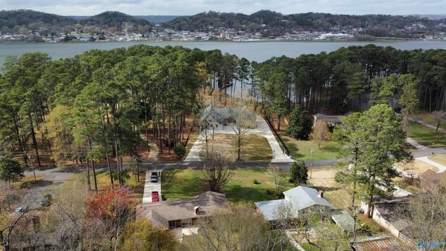 1905 Wyeth Drive, Guntersville, AL 35976