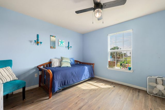 1018 Dolphin Road, Gilchrist, TX 77617