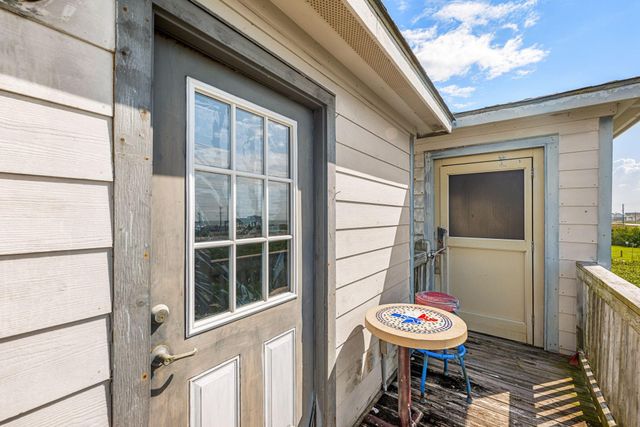 1018 Dolphin Road, Gilchrist, TX 77617