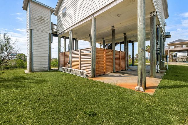 1018 Dolphin Road, Gilchrist, TX 77617