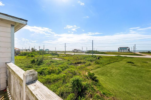 1018 Dolphin Road, Gilchrist, TX 77617
