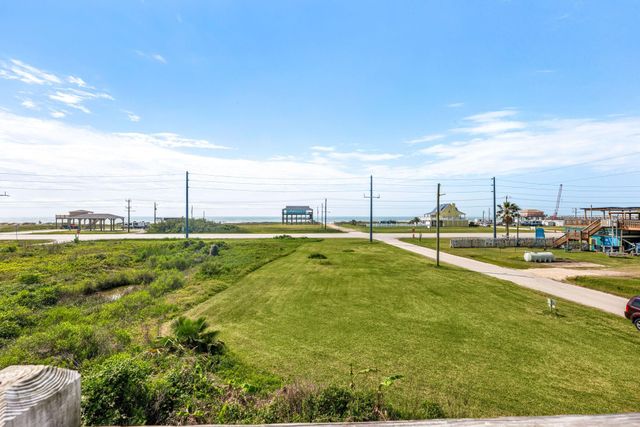 1018 Dolphin Road, Gilchrist, TX 77617