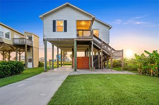 1018 Dolphin Road, Gilchrist, TX 77617