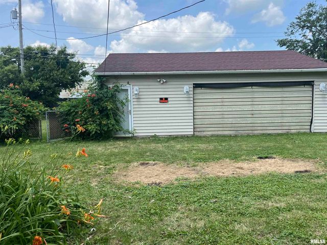 448 E 4TH Street, Milan, IL 61264