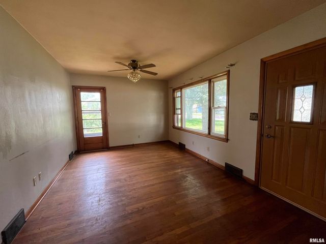 448 E 4TH Street, Milan, IL 61264