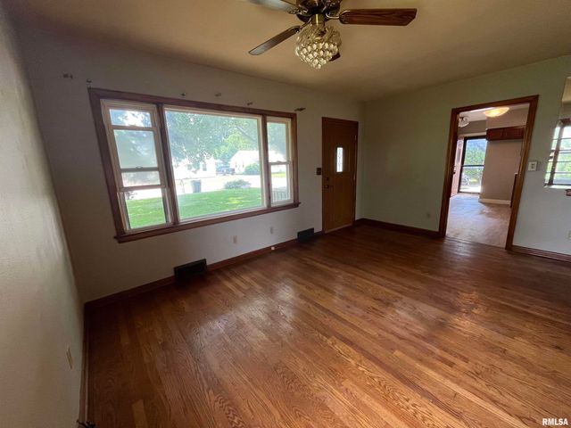 448 E 4TH Street, Milan, IL 61264