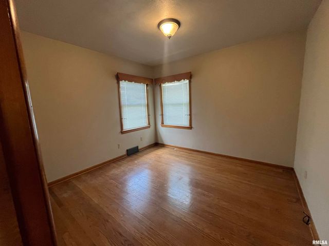 448 E 4TH Street, Milan, IL 61264