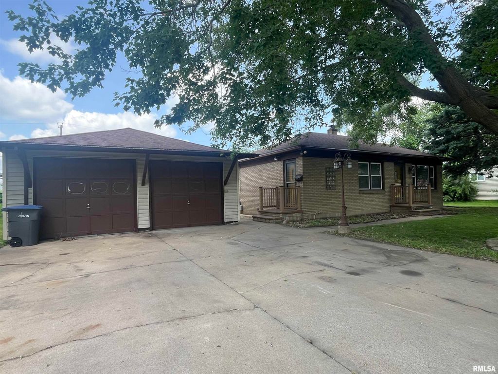 448 E 4TH Street, Milan, IL 61264