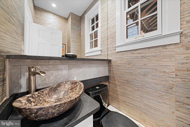 2134 R ST NW, Washington, DC 20008