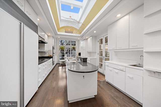 2134 R ST NW, Washington, DC 20008