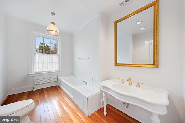 2134 R ST NW, Washington, DC 20008