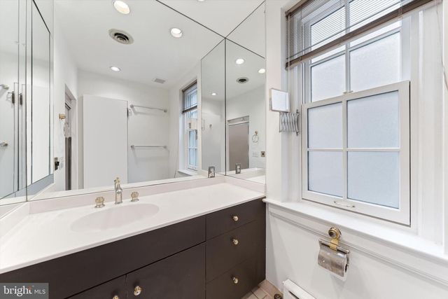 2134 R ST NW, Washington, DC 20008