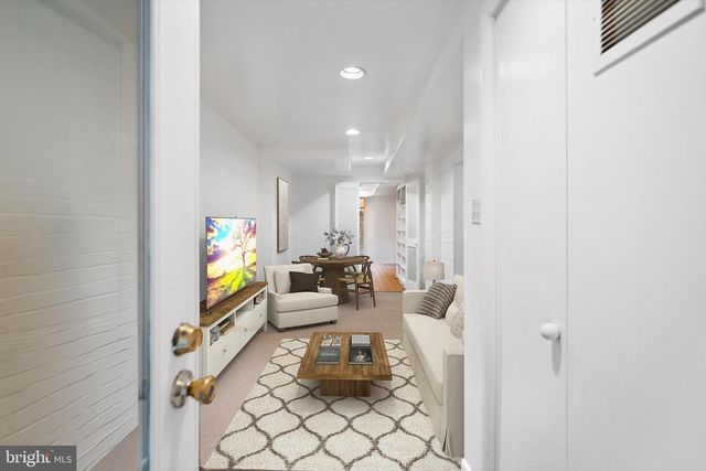 2134 R ST NW, Washington, DC 20008