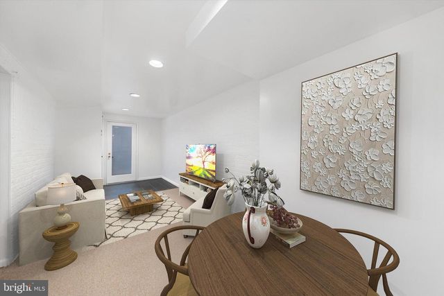 2134 R ST NW, Washington, DC 20008