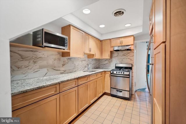 2134 R ST NW, Washington, DC 20008