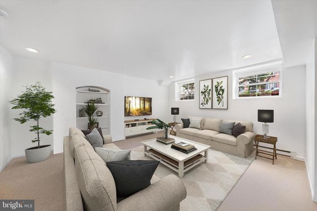 2134 R ST NW, Washington, DC 20008