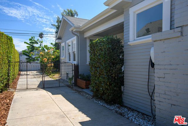 2238 W 28th Street, Los Angeles, CA 90018