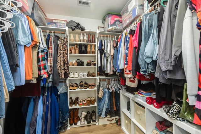 321 Yorktown Avenue, Clute, TX 77531