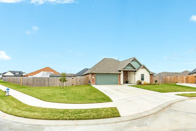 321 Yorktown Avenue, Clute, TX 77531