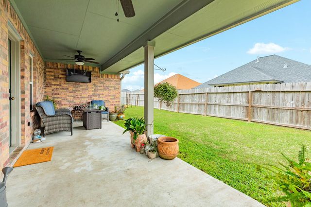 321 Yorktown Avenue, Clute, TX 77531