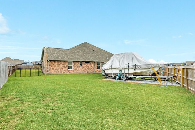 321 Yorktown Avenue, Clute, TX 77531