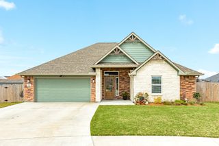 321 Yorktown Avenue, Clute, TX 77531