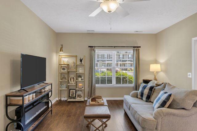 2429 New Holland Cir, Murfreesboro, TN 37128