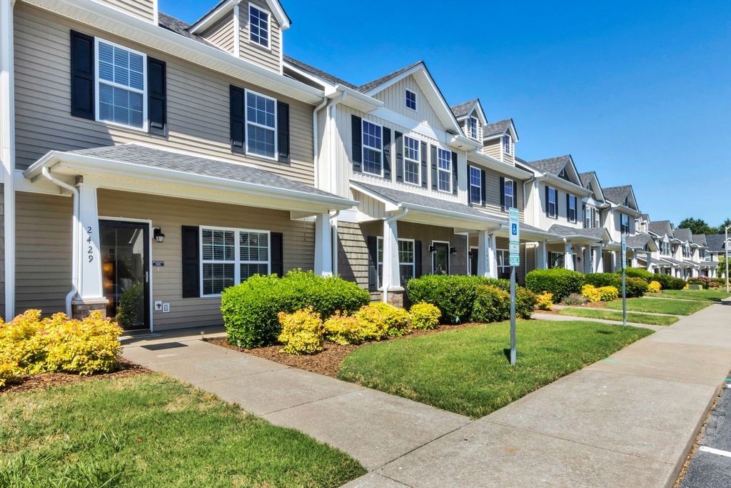 2429 New Holland Cir, Murfreesboro, TN 37128