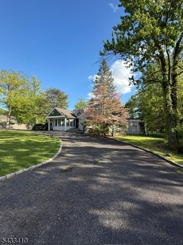 181 W Hobart Gap Rd, Livingston Twp., NJ 07039