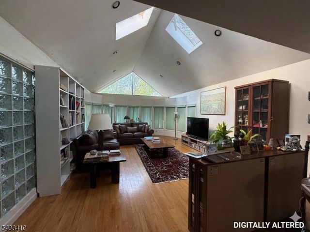 181 W Hobart Gap Rd, Livingston Twp., NJ 07039