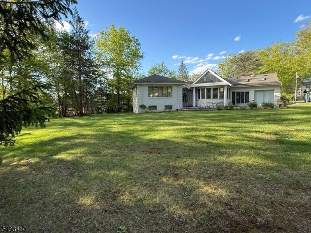 181 W Hobart Gap Rd, Livingston Twp., NJ 07039