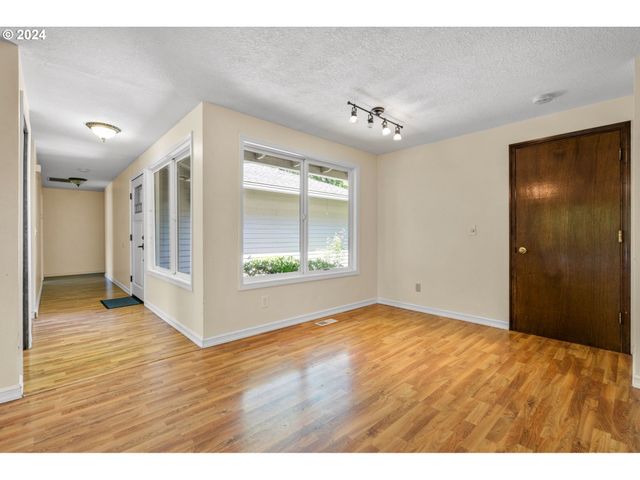 5750 Sw RIVER Rd, Hillsboro, OR 97123