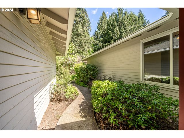 5750 Sw RIVER Rd, Hillsboro, OR 97123