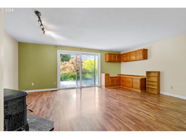 5750 Sw RIVER Rd, Hillsboro, OR 97123