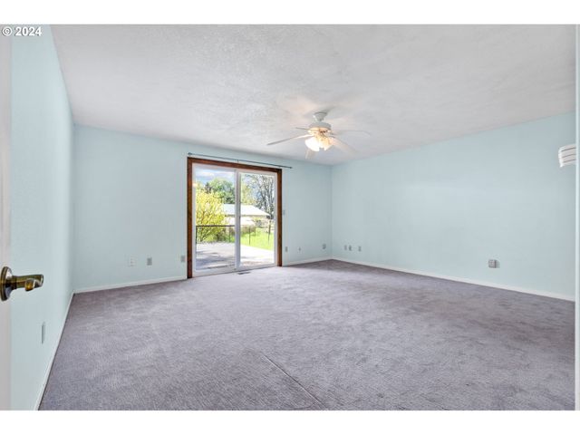 5750 Sw RIVER Rd, Hillsboro, OR 97123