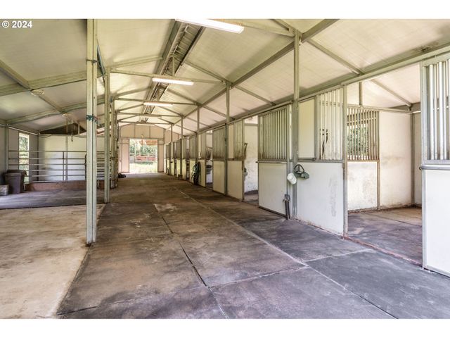 5750 Sw RIVER Rd, Hillsboro, OR 97123