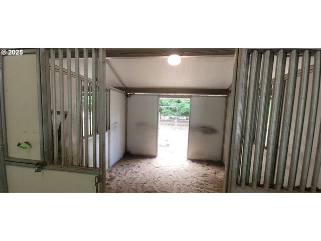 5750 Sw RIVER Rd, Hillsboro, OR 97123