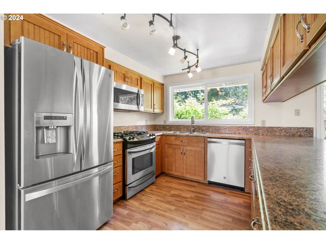 5750 Sw RIVER Rd, Hillsboro, OR 97123