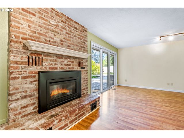 5750 Sw RIVER Rd, Hillsboro, OR 97123