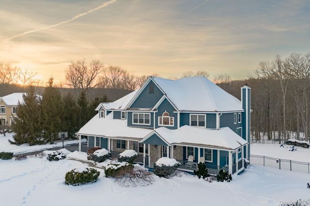 24 Heritage Court, Tuxedo Park, NY 10987