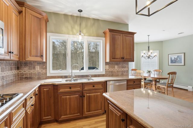 24 Heritage Court, Tuxedo Park, NY 10987