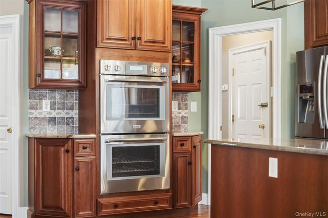 24 Heritage Court, Tuxedo Park, NY 10987