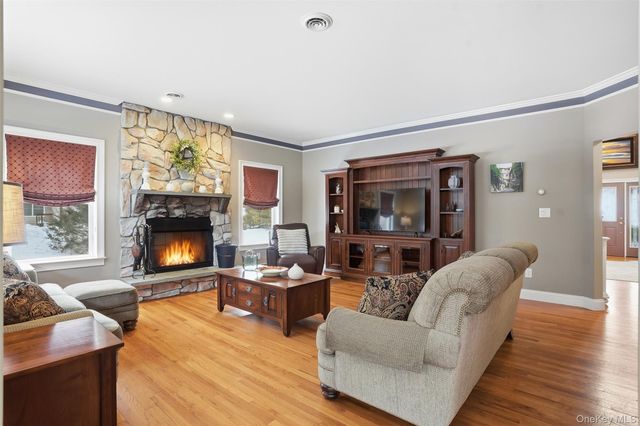 24 Heritage Court, Tuxedo Park, NY 10987