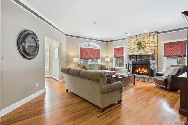 24 Heritage Court, Tuxedo Park, NY 10987