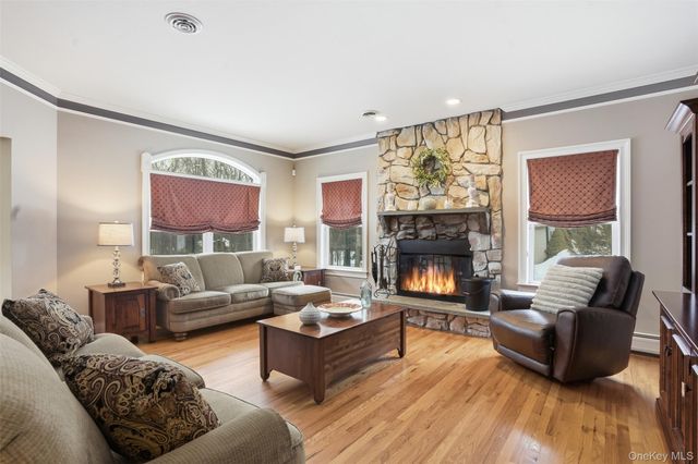 24 Heritage Court, Tuxedo Park, NY 10987